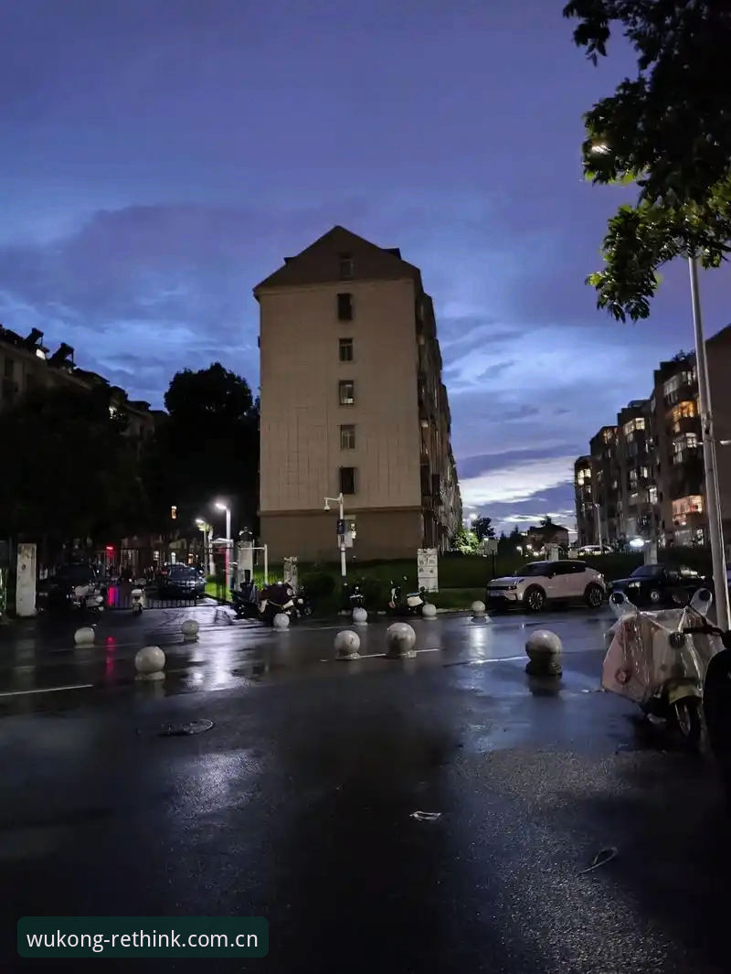 凌晨四点五十分，巴黎的雨还没停。孙燃在悟空体育平台直播间里打了第37个哈欠，屏幕那头，兹维列夫正把毛巾盖在头上，像个做错事的孩子。第四次大满贯决赛了，前三次都输了。孙燃发了一条弹幕：“这哥们儿不会又崩吧？”弹幕里骂声一片。他没关。
